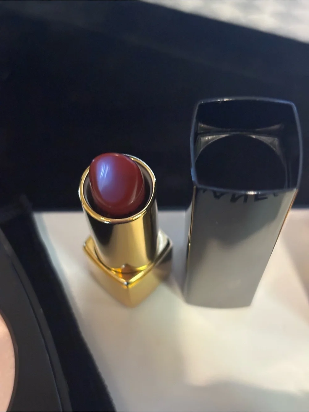 CHANEL Rouge Allure No.5 Légendaire 157 – Gold & White Packaging